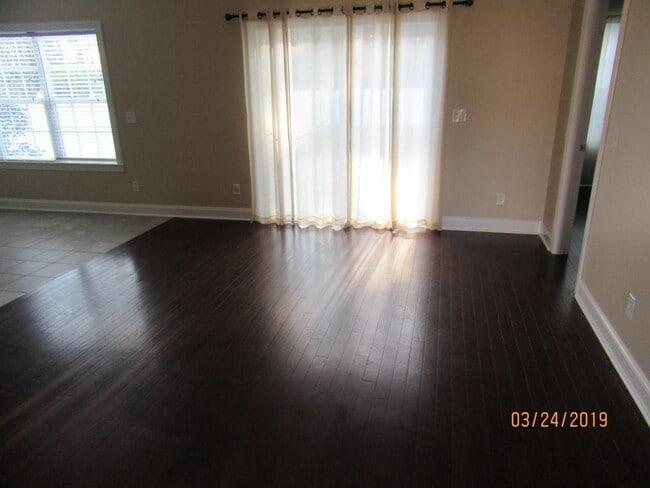 Building Photo - 104 Belclare Way