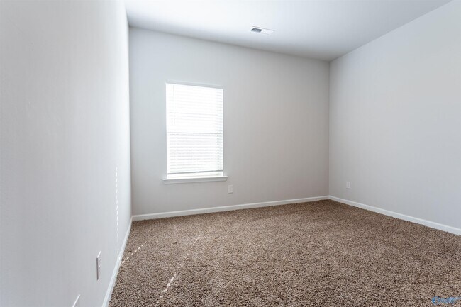 Building Photo - 22654 Regent Dr