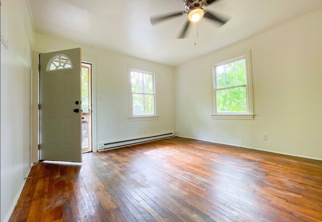 Building Photo - 110-116 Dobbs St - Unit 116