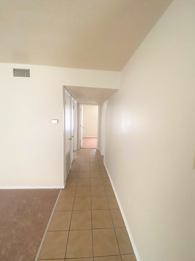 Building Photo - Monet Creek Apartments