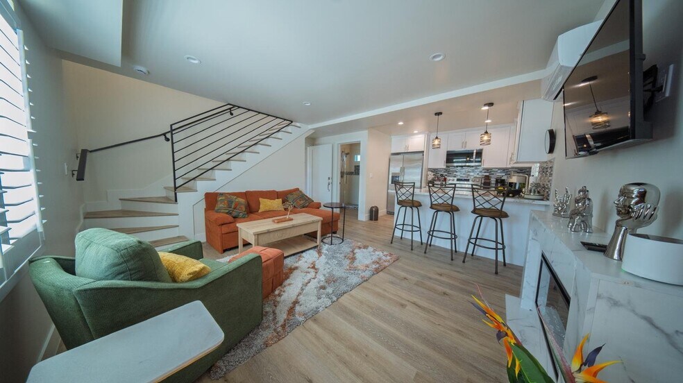 Building Photo - 1541 W 65th St