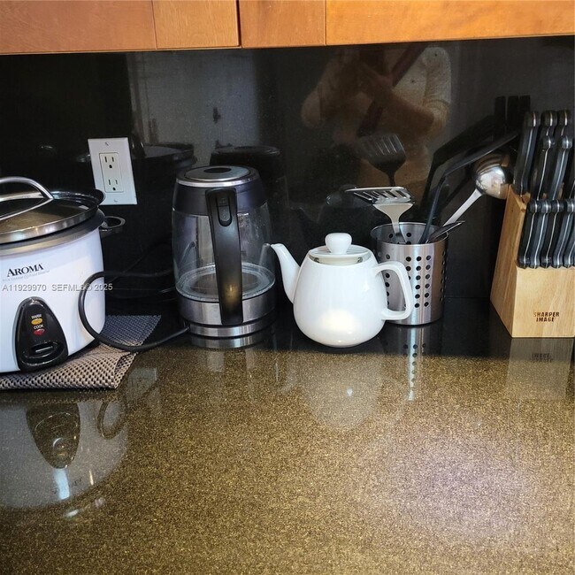 Building Photo - 1865 S Ocean Dr