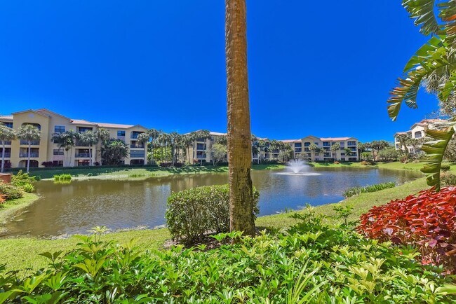 Building Photo - 800 Uno Lago Dr