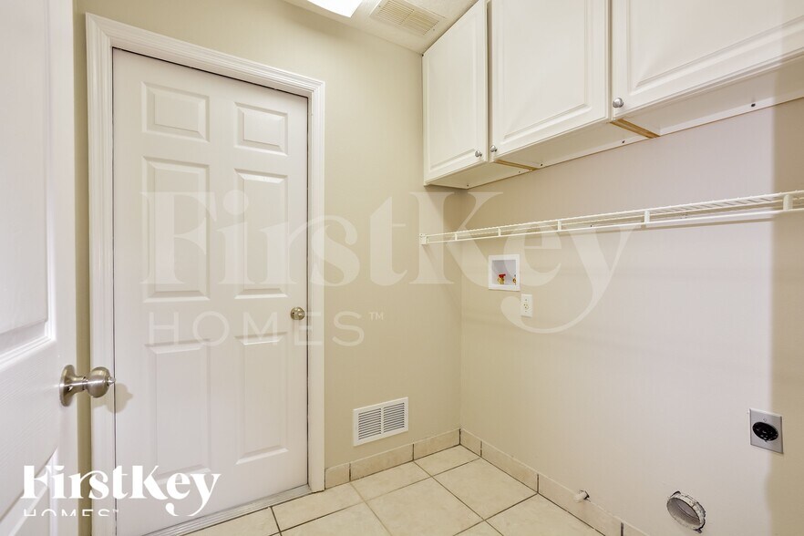 Building Photo - 13455 Lake Turnberry Cir