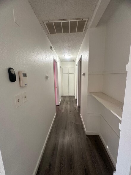 Building Photo - 1817 W La Sierra Dr