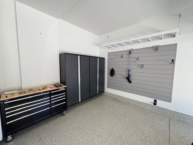Building Photo - Wow - Lowry Stunner!  4 bed, 3.5 Bath, Fin...