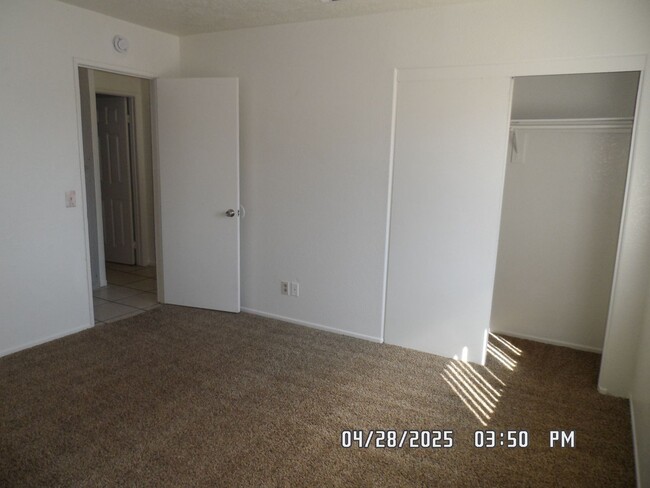 Building Photo - 3 Bedrooms, 2 Bathroom, Large Fully Fenced...