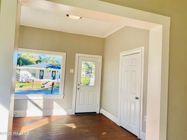 Building Photo - 137 S St Antoine St