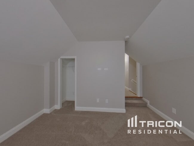 Building Photo - 2424 Damascus Dr