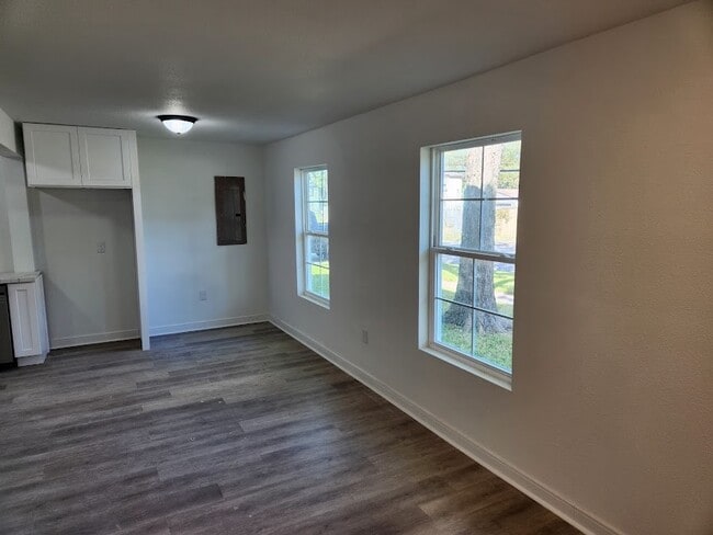 Building Photo - 1202 3rd Ave N