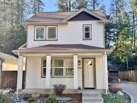 Building Photo - 230 Pello Ln