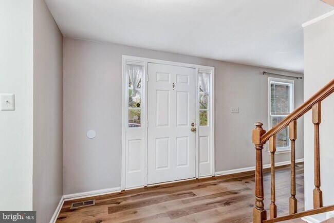 Building Photo - 5847 New England Woods Dr