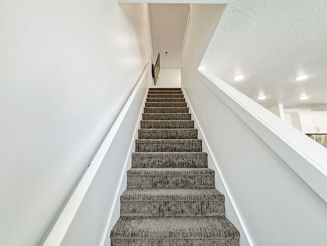 Building Photo - 5815 S Carnelian Pkwy