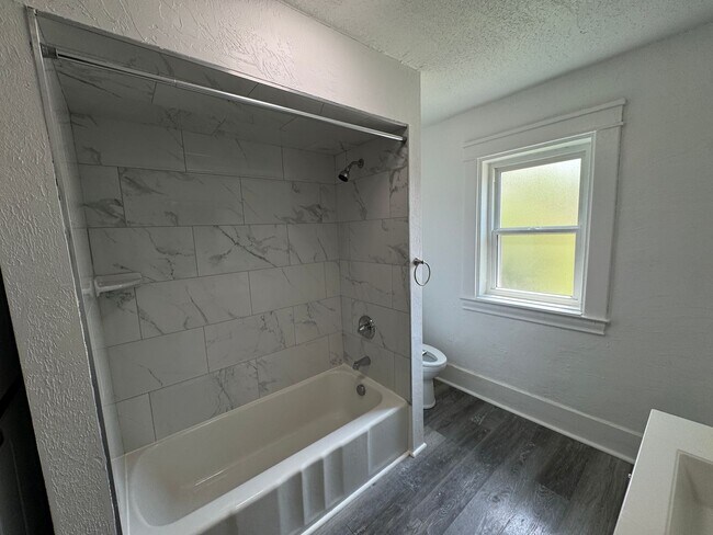 Building Photo - Center Avenue Triplex