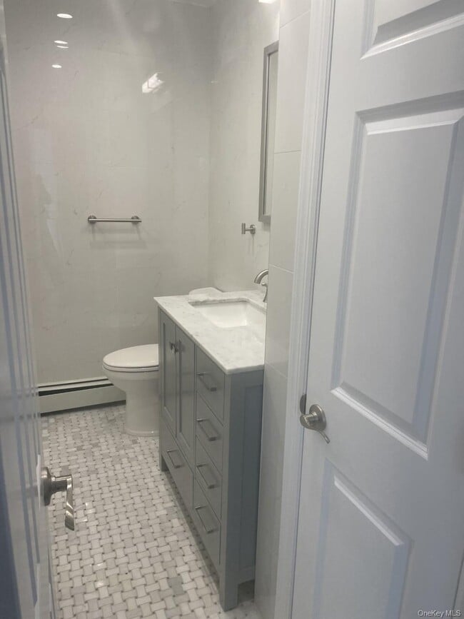 Building Photo - 1016 Oaks Dr