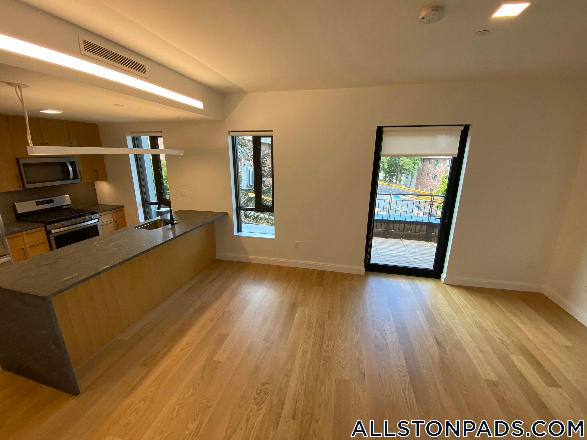 Building Photo - 83 Gardner St