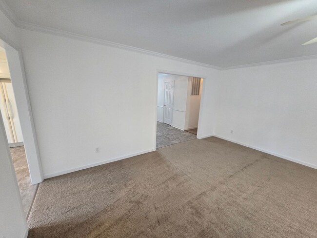Building Photo - 3 bedroom rancher  in City of Colonial Hei...