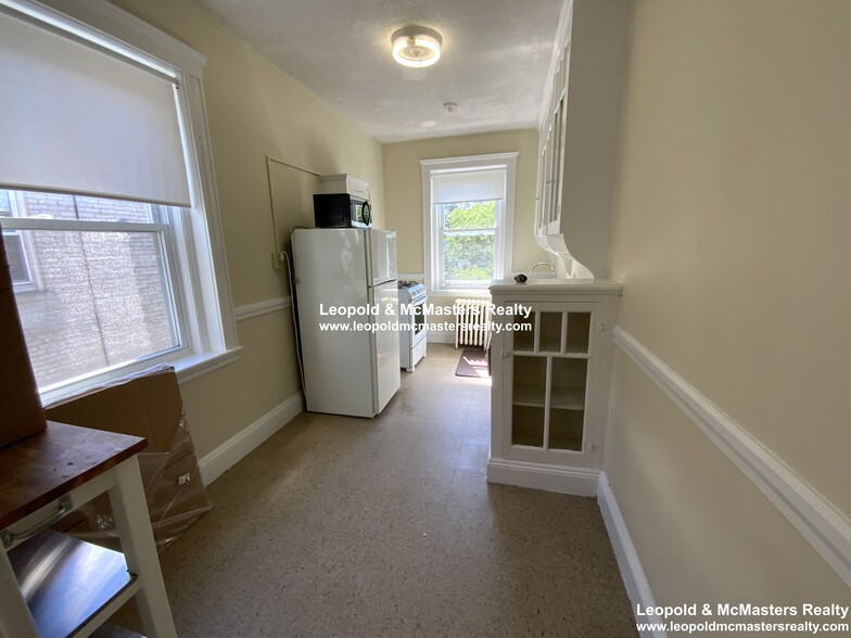 Building Photo - 51 Linden St