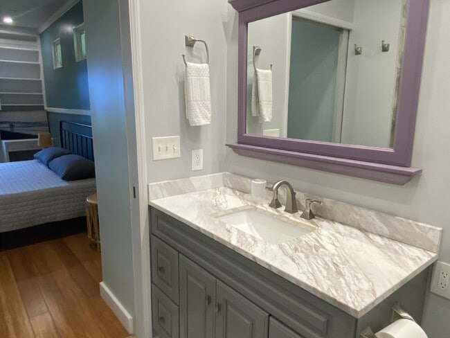 Building Photo - Available Now! 3/2 home in Beautiful Hawiing sure