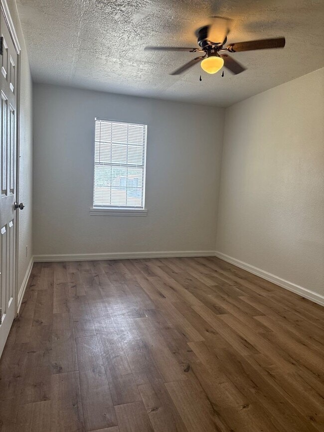 Building Photo - For Rent - Big Spring