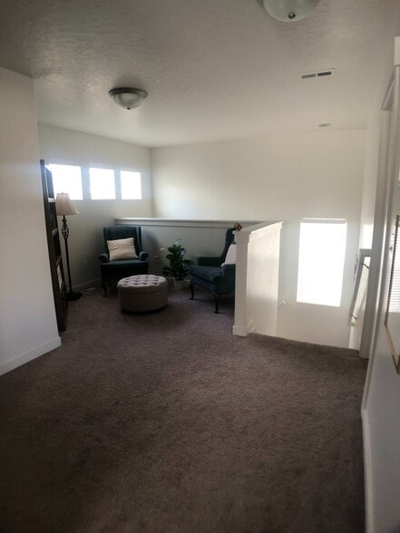 Building Photo - 4253 E Willow Oak Way