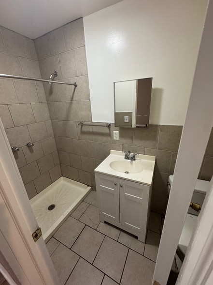 Building Photo - 39 Silver St