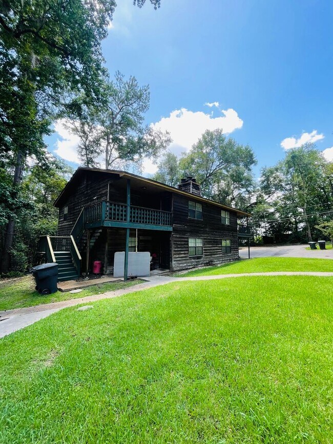 Building Photo - 1230 Alachua Ave