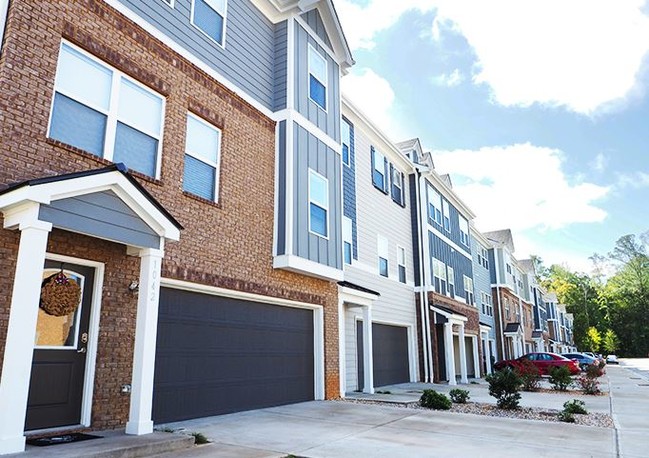 Townhouse Entrance - Knox Ridge