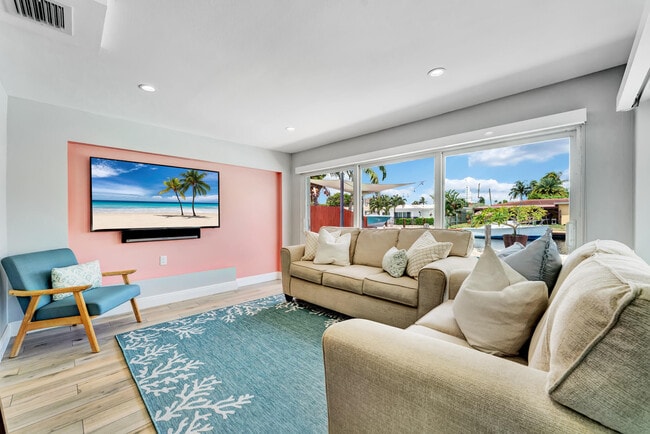 Building Photo - 2291 SE 15th St