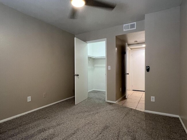 Building Photo - 7570 W Flamingo Rd