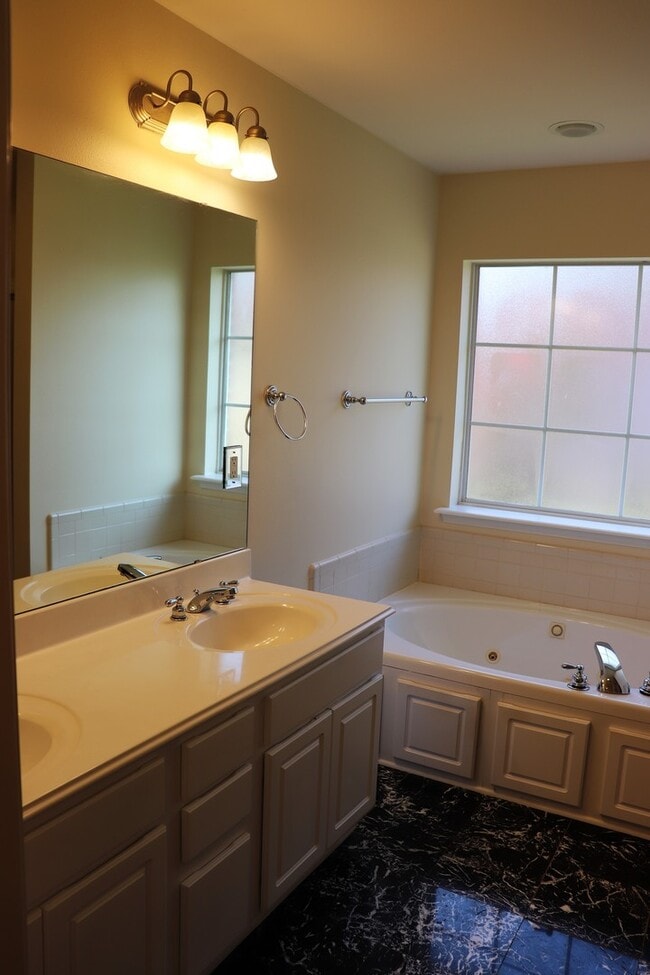 Building Photo - Lovely 3 bedroom 2 bath home for lease in ...