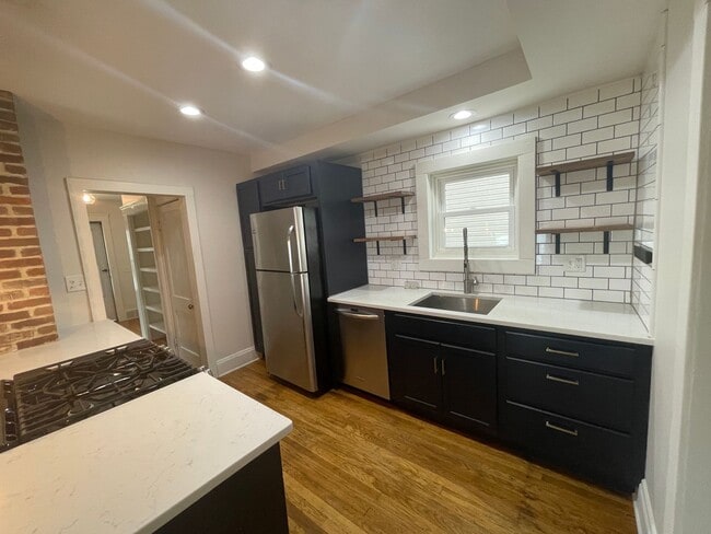 Building Photo - Charming Bungalow