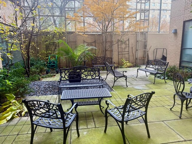 Building Photo - 230 Riverside Dr