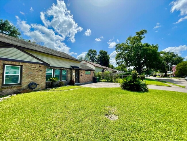 Building Photo - 3830 Cosby St