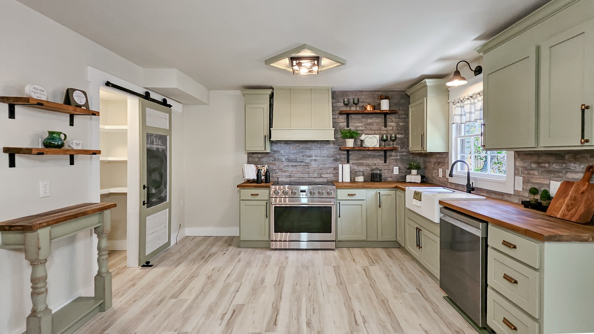Building Photo - 4033 Lucerne Dr SE