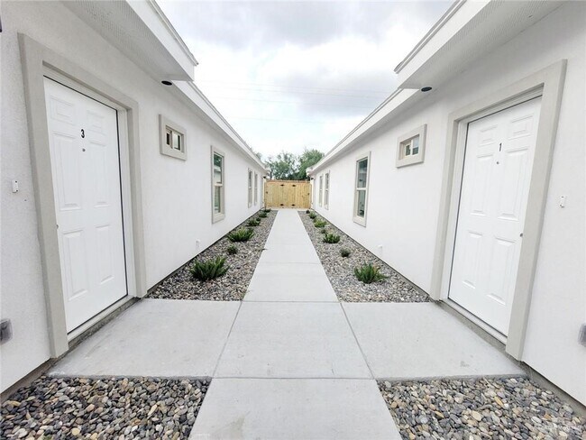 Building Photo - 13 Sandpiper Ave