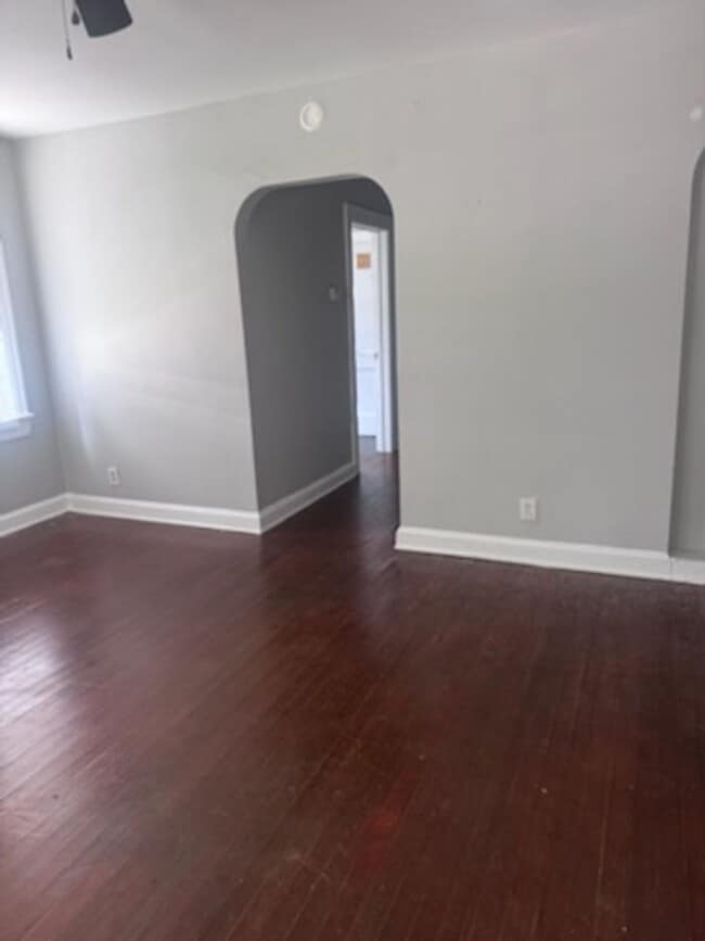 Building Photo - 2 Bedroom, 2 Bath walking distance to ECU