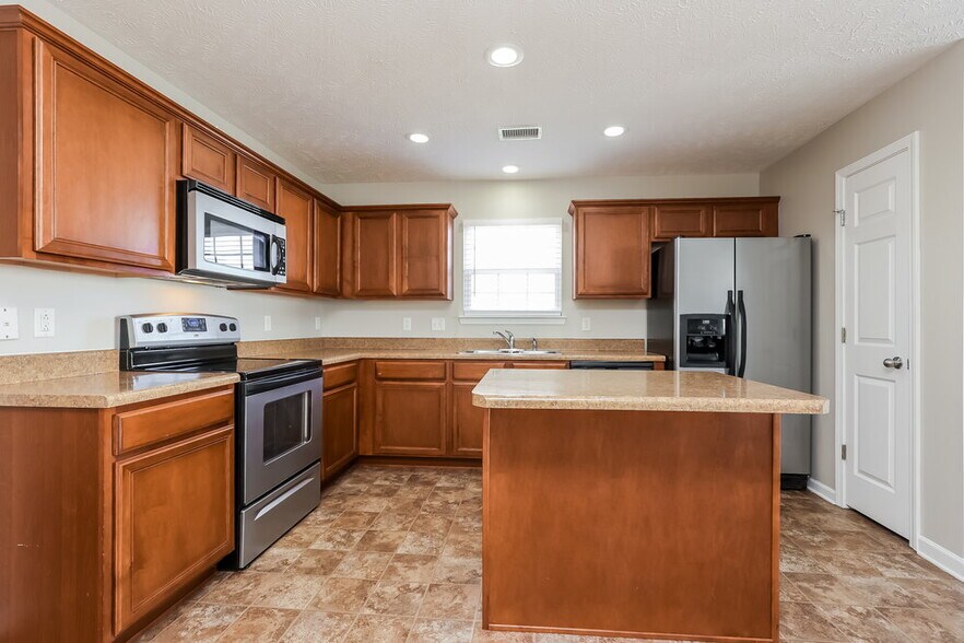 Building Photo - 3734 Chipara Dr
