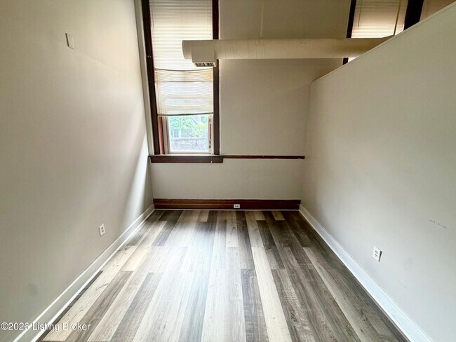 Building Photo - 1107 E Kentucky St