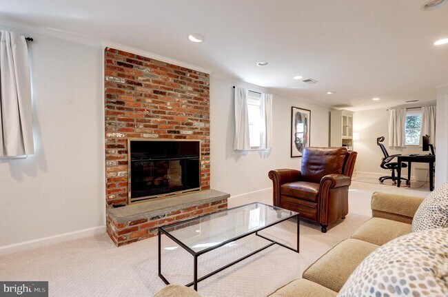 Building Photo - 8805 Honeybee Ln