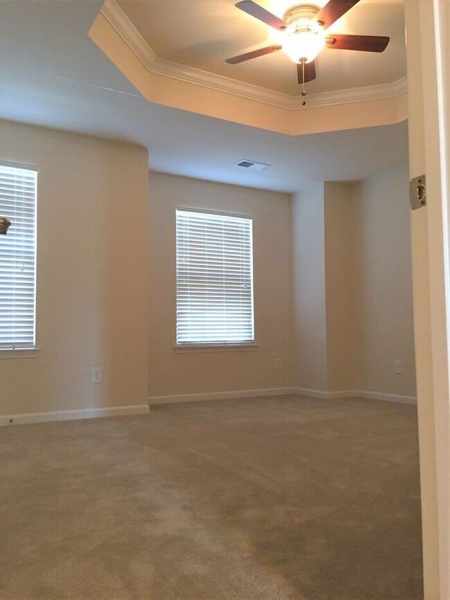 Building Photo - Gorgeous 3 Bedroom townhome in Steelcreek!