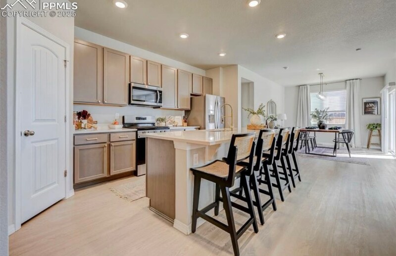 Building Photo - 10499 Rolling Peaks Dr