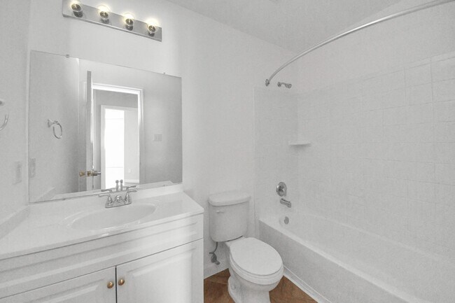 Building Photo - 13503 Sherman Oaks Dr