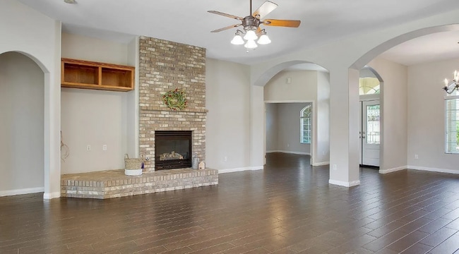 Building Photo - 5 Bedroom/3 Bath Home with Paid Solar System - $3295 Per month!