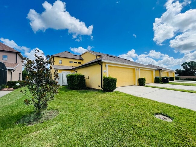 Building Photo - Hunter's Creek - 3 Bedroom, 2.5 Bathroom T...