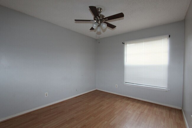 Building Photo - Beautiful 3B/2B Home in Minneola!