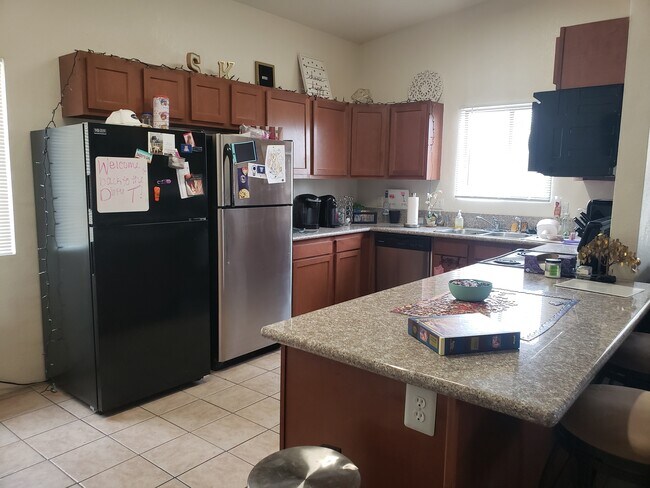 Building Photo - 842 E Lester St