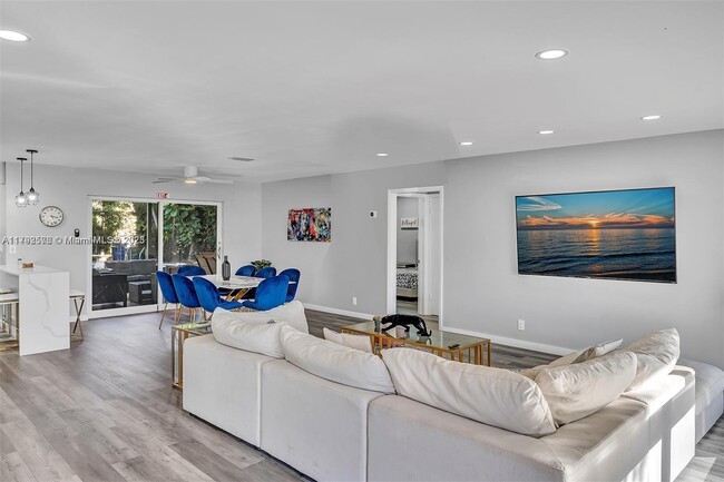 Building Photo - 609 N 46th Ave