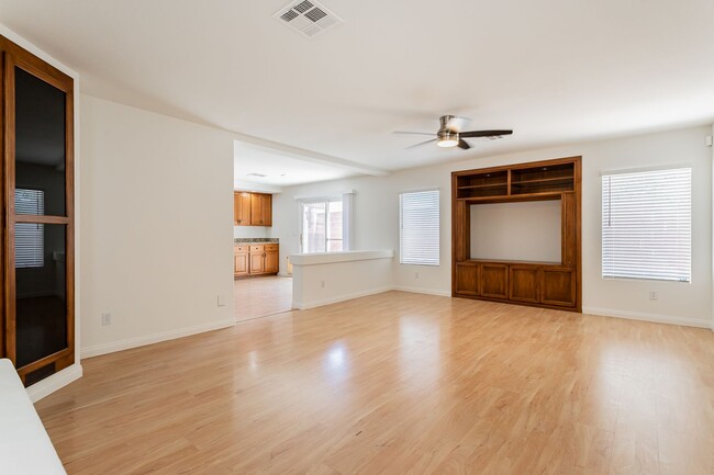 Building Photo - Beautiful Remodeled 3 Bed Home in the SW