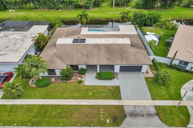 Building Photo - 16610 Royal Poinciana Ct